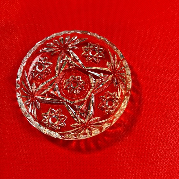 Vintage crystal small dish with star pattern - Picture 1 of 4